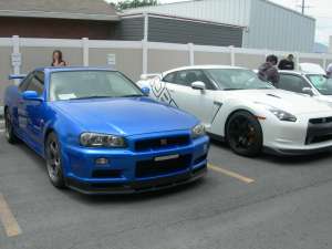 R34 GTR (blue) R35 GTR (white)